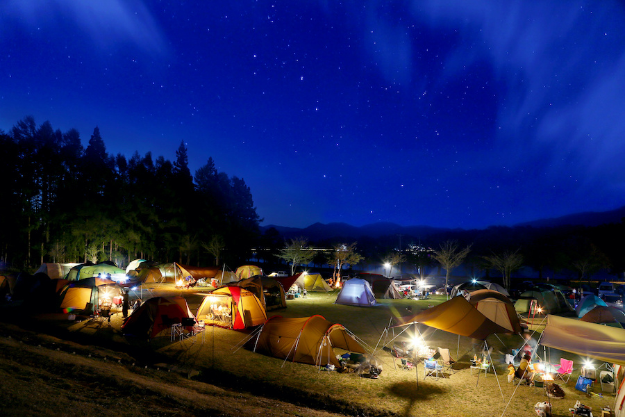 夜のキャンプ場画像